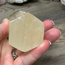 将图像加载到图库查看器中,<transcy>蜂蜜方解石塔 #02</transcy>