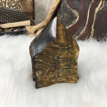 Carica l'immagine nel visualizzatore di Gallery, Tiger Eye Semi Polished Tower #01