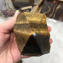 Carica l'immagine nel visualizzatore di Gallery, Tiger Eye Semi Polished Tower #01