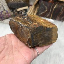 Carica l'immagine nel visualizzatore di Gallery, Tiger Eye Semi Polished Tower #02