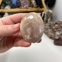 将图像加载到图库查看器中,Flower Agate Palm Stone #04