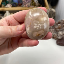 将图像加载到图库查看器中,Flower Agate Palm Stone #04