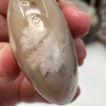 将图像加载到图库查看器中,Flower Agate Palm Stone #04