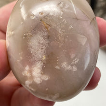 将图像加载到图库查看器中,Flower Agate Palm Stone #04