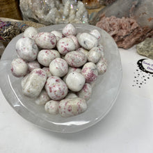 Bild in Galerie-Viewer laden, Cinnabarite Tumbles