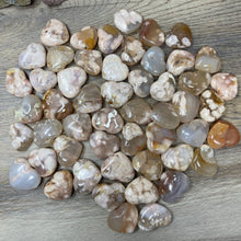 Bild in Galerie-Viewer laden, Flower Agate 1.25" Pocket Hearts