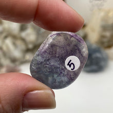 Bild in Galerie-Viewer laden, Fluorite 1" Coin Size Pocket Stone