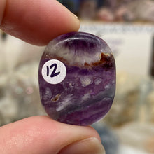Bild in Galerie-Viewer laden, Fluorite 1" Coin Size Pocket Stone