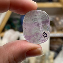 Bild in Galerie-Viewer laden, Fluorite 1" Coin Size Pocket Stone