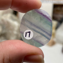 Bild in Galerie-Viewer laden, Fluorite 1" Coin Size Pocket Stone