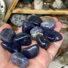 Cargar imagen en el visor de la galería, Iolite Medium Tumbles