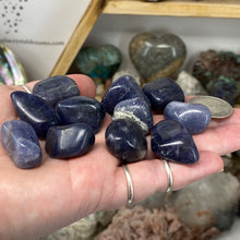 Cargar imagen en el visor de la galería, Iolite Medium Tumbles