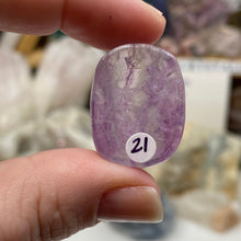 Bild in Galerie-Viewer laden, Fluorite 1" Coin Size Pocket Stone