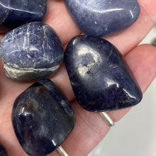 Cargar imagen en el visor de la galería, Iolite Medium Tumbles