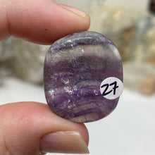 Bild in Galerie-Viewer laden, Fluorite 1" Coin Size Pocket Stone
