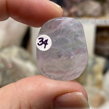 Bild in Galerie-Viewer laden, Fluorite 1" Coin Size Pocket Stone