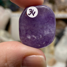 Bild in Galerie-Viewer laden, Fluorite 1" Coin Size Pocket Stone