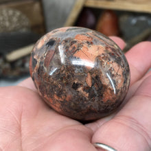 Bild in Galerie-Viewer laden, Red Silver Leaf Jasper Egg #04