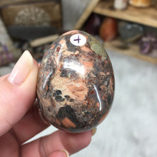 Bild in Galerie-Viewer laden, Red Silver Leaf Jasper Egg #04