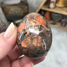 Bild in Galerie-Viewer laden, Red Silver Leaf Jasper Egg #04