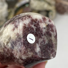 Bild in Galerie-Viewer laden, Lepidolite Flame #01