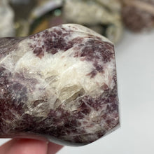 Bild in Galerie-Viewer laden, Lepidolite Flame #01
