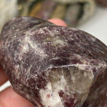 Bild in Galerie-Viewer laden, Lepidolite Flame #01