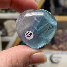 Bild in Galerie-Viewer laden, Fluorite 30mm Hearts