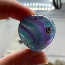 Bild in Galerie-Viewer laden, Fluorite 30mm Hearts