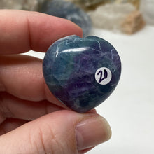 Bild in Galerie-Viewer laden, Fluorite 30mm Hearts