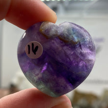 Bild in Galerie-Viewer laden, Fluorite 30mm Hearts