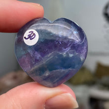 Bild in Galerie-Viewer laden, Fluorite 30mm Hearts