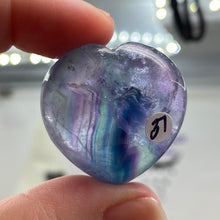 Bild in Galerie-Viewer laden, Fluorite 30mm Hearts
