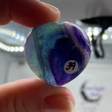 Bild in Galerie-Viewer laden, Fluorite 30mm Hearts