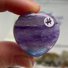 Bild in Galerie-Viewer laden, Fluorite 30mm Hearts