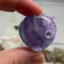 Bild in Galerie-Viewer laden, Fluorite 30mm Hearts