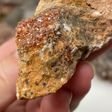 Bild in Galerie-Viewer laden, Vanadinite #10 with Barite