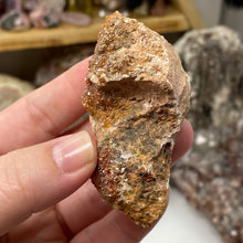 Bild in Galerie-Viewer laden, Vanadinite #10 with Barite