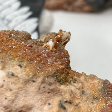 Bild in Galerie-Viewer laden, Vanadinite #10 with Barite