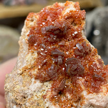 Bild in Galerie-Viewer laden, Vanadinite #12 with Barite