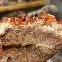 Bild in Galerie-Viewer laden, Vanadinite #12 with Barite