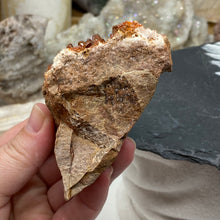 Bild in Galerie-Viewer laden, Vanadinite #12 with Barite