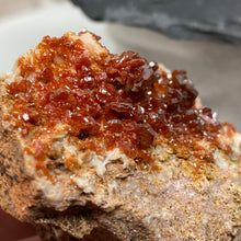 Bild in Galerie-Viewer laden, Vanadinite #12 with Barite