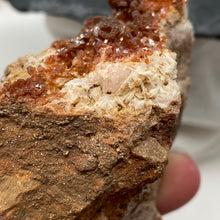 Bild in Galerie-Viewer laden, Vanadinite #12 with Barite