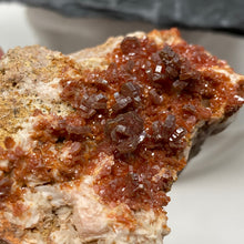 Bild in Galerie-Viewer laden, Vanadinite #12 with Barite