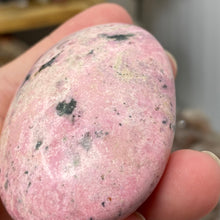 将图像加载到图库查看器中,Rhodonite with Pyrite Palm Stone #04