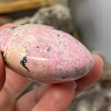 将图像加载到图库查看器中,Rhodonite with Pyrite Palm Stone #04