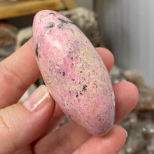 将图像加载到图库查看器中,Rhodonite with Pyrite Palm Stone #04