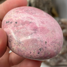 将图像加载到图库查看器中,Rhodonite with Pyrite Palm Stone #08