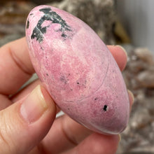 将图像加载到图库查看器中,Rhodonite with Pyrite Palm Stone #08